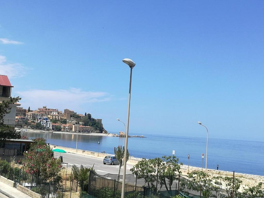Casa Vacanze Due Passi E Il Mare Castel di Tusa Exterior foto